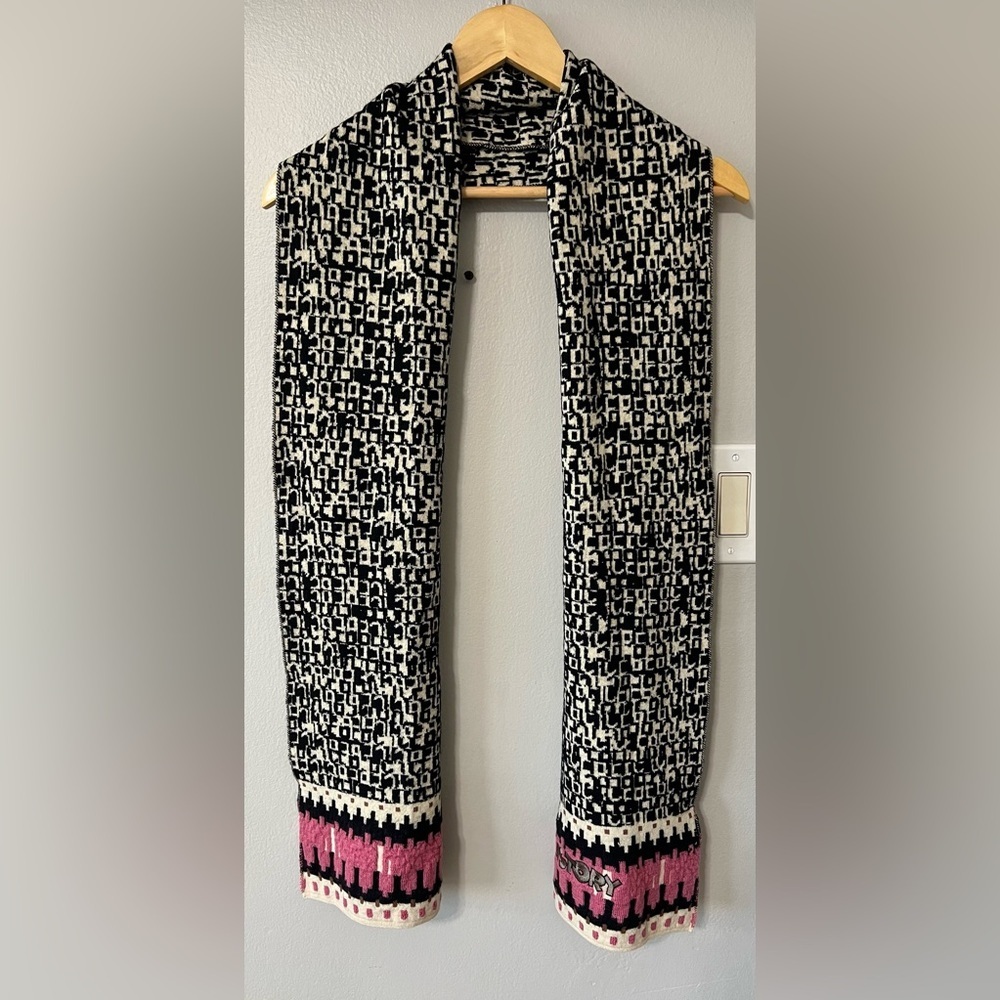 Vintage Iceberg Italy Graphic Knit Scarf Black Pink “History” 12x72 EUC